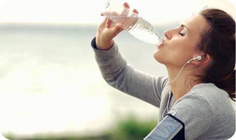 Water drinken na het sporten